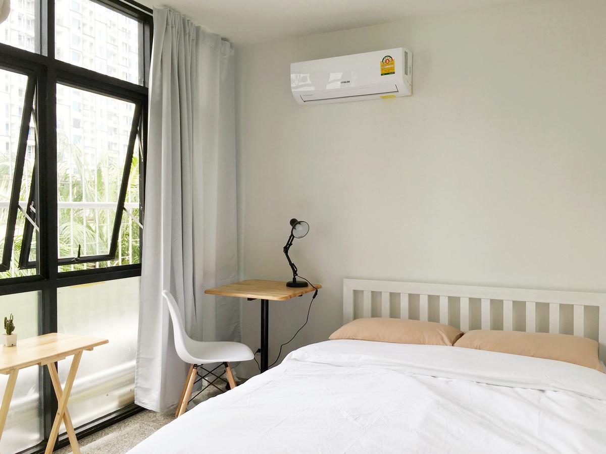 Rabbitat Hostel Bangkok Bagian luar foto