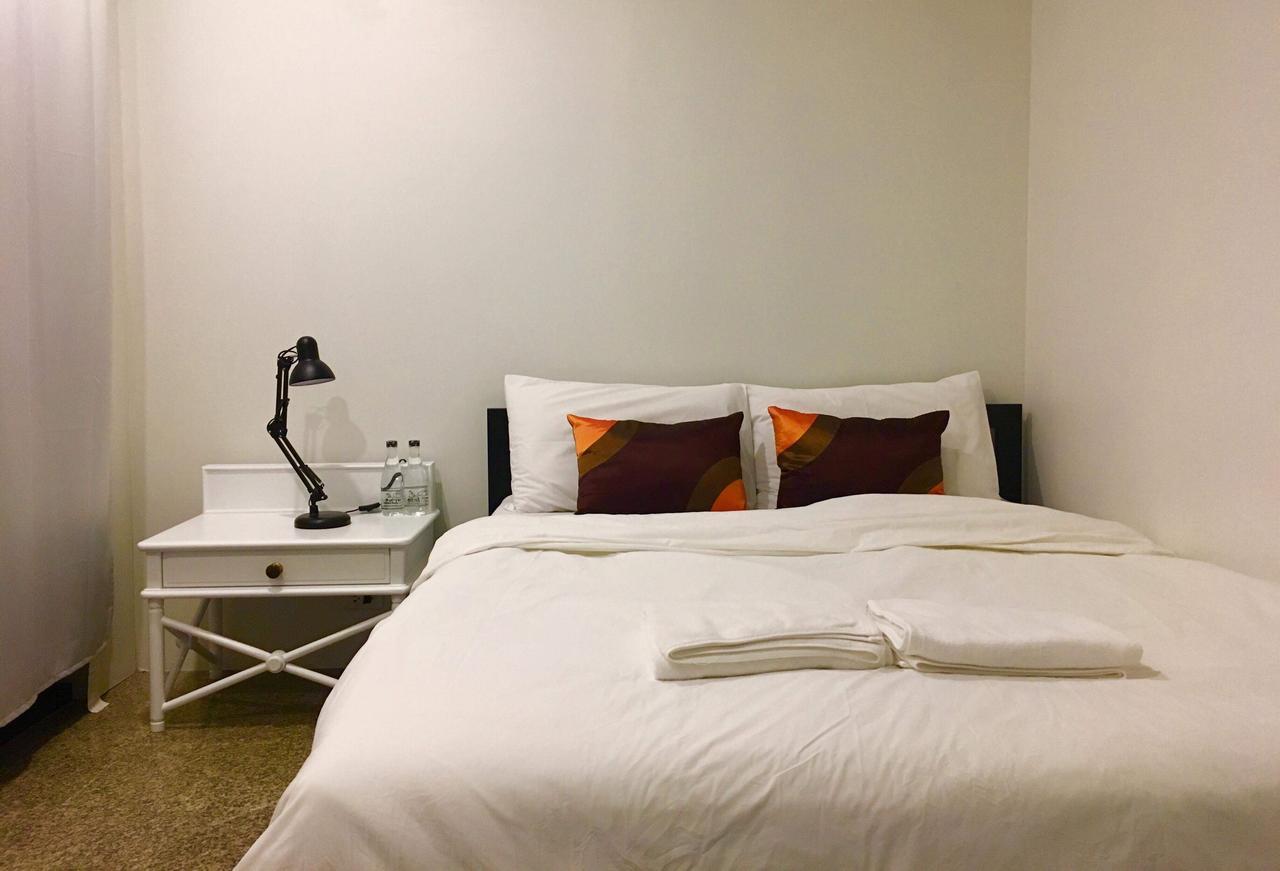 Rabbitat Hostel Bangkok Bagian luar foto