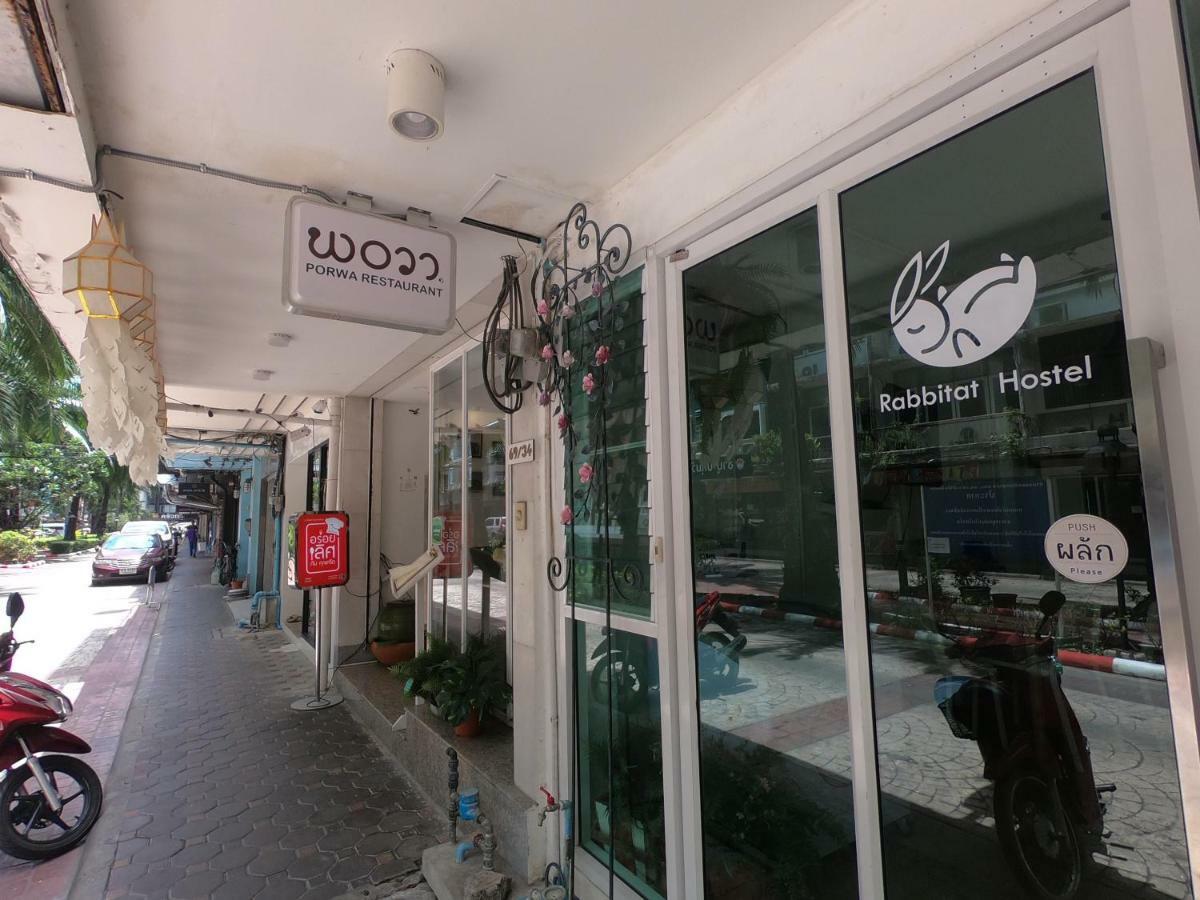 Rabbitat Hostel Bangkok Bagian luar foto