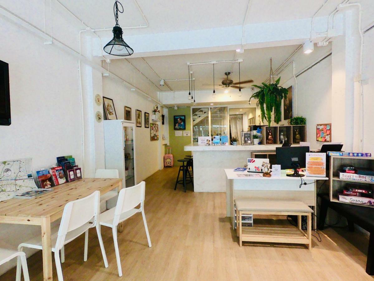 Rabbitat Hostel Bangkok Bagian luar foto