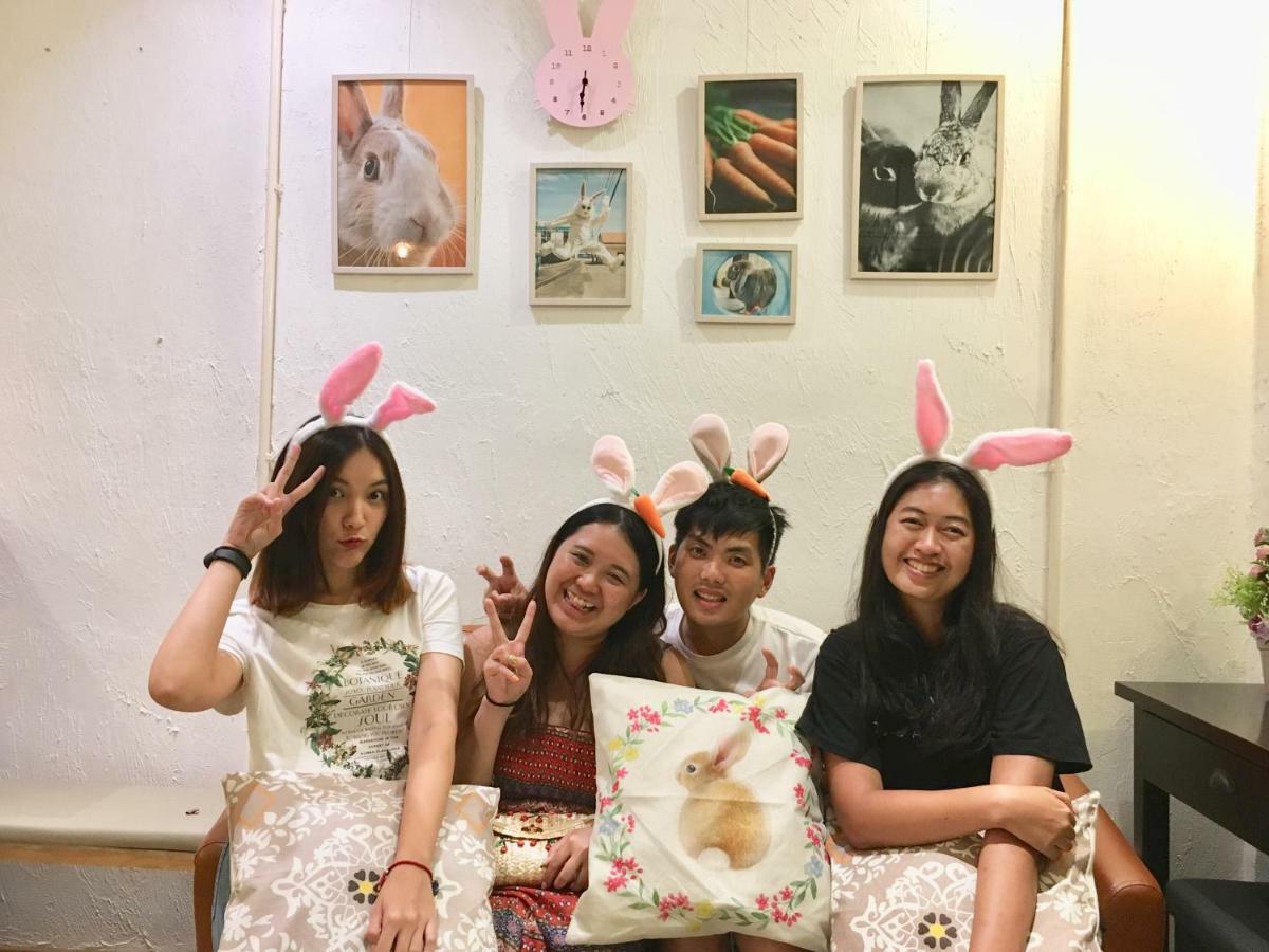 Rabbitat Hostel Bangkok Bagian luar foto