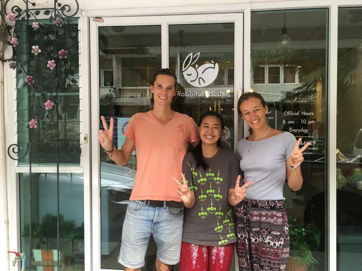 Rabbitat Hostel Bangkok Bagian luar foto