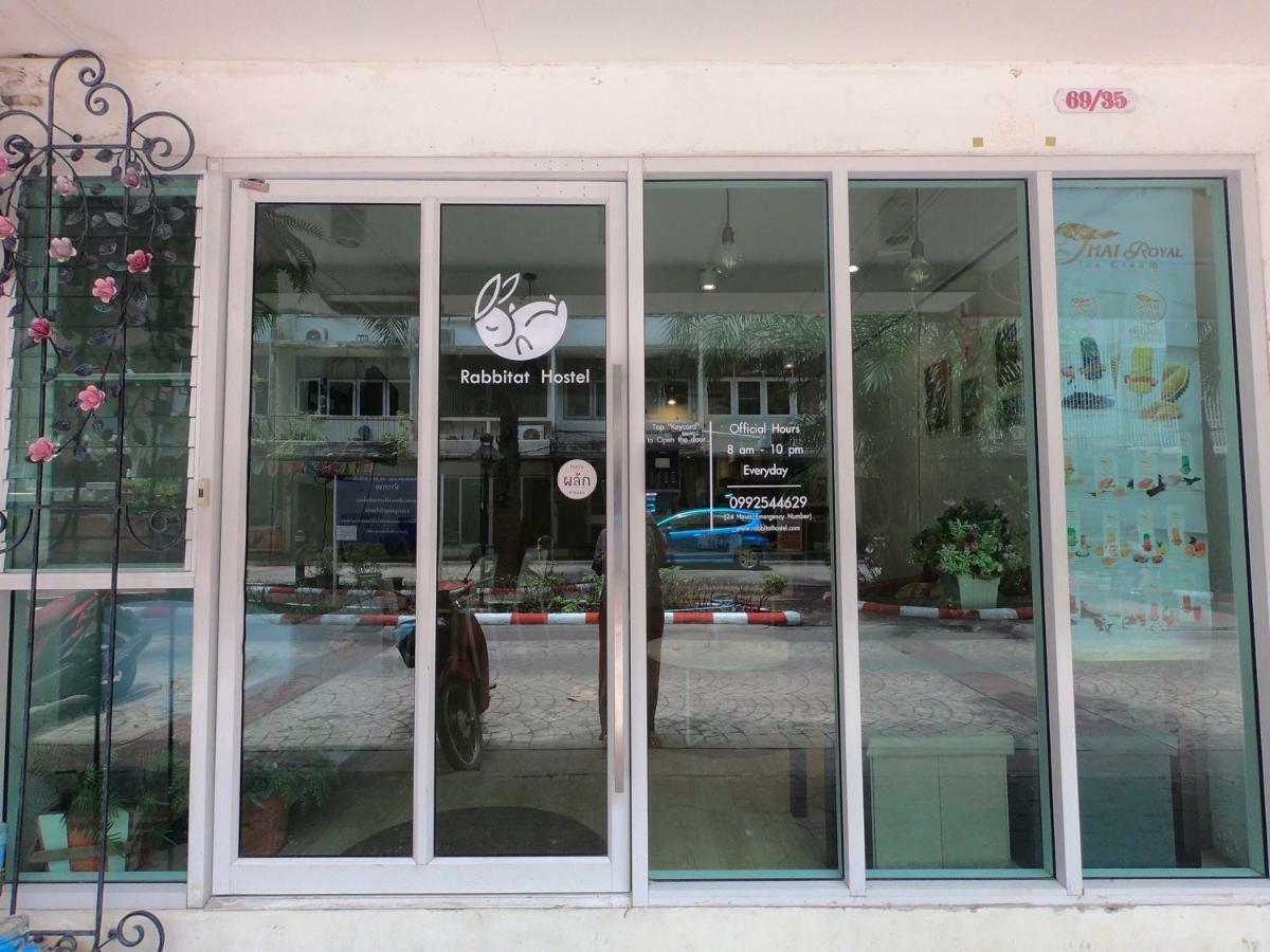 Rabbitat Hostel Bangkok Bagian luar foto