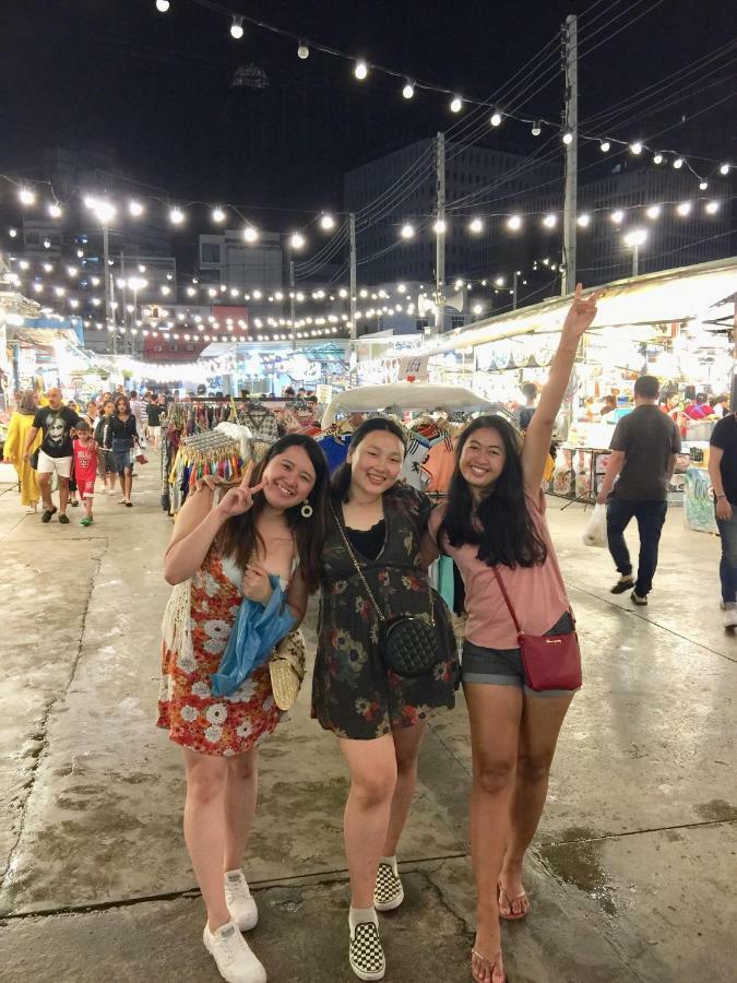 Rabbitat Hostel Bangkok Bagian luar foto