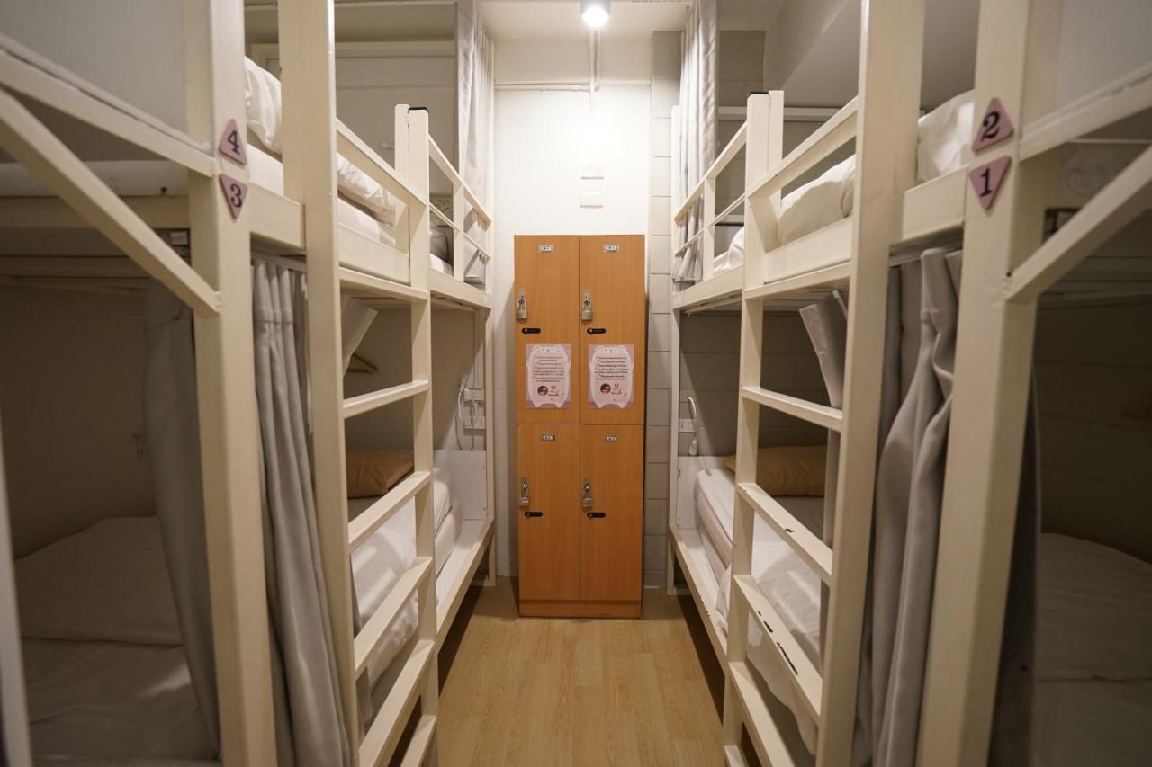 Rabbitat Hostel Bangkok Bagian luar foto