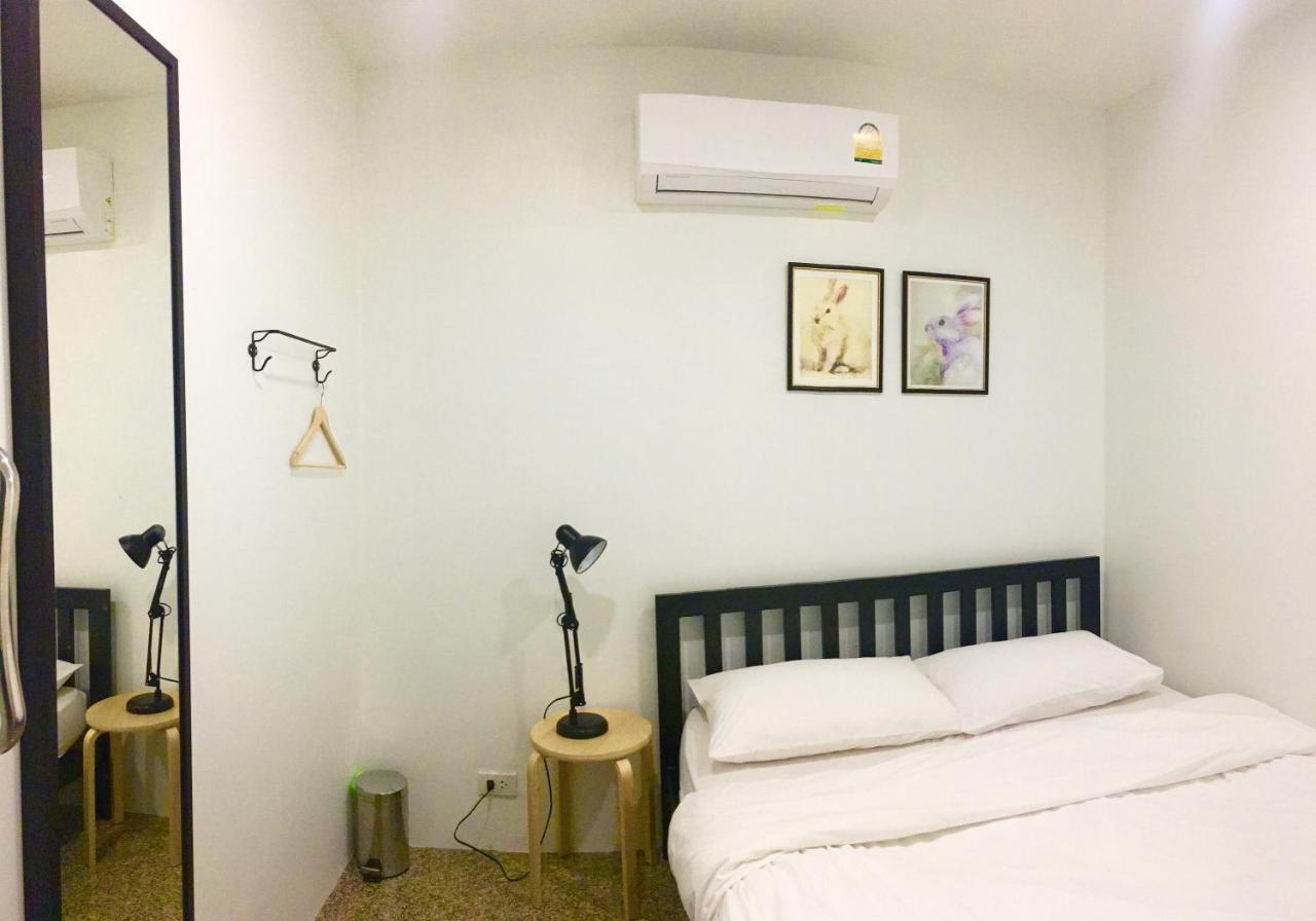 Rabbitat Hostel Bangkok Bagian luar foto