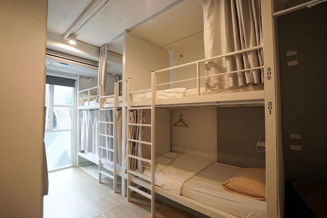 Rabbitat Hostel Bangkok Bagian luar foto
