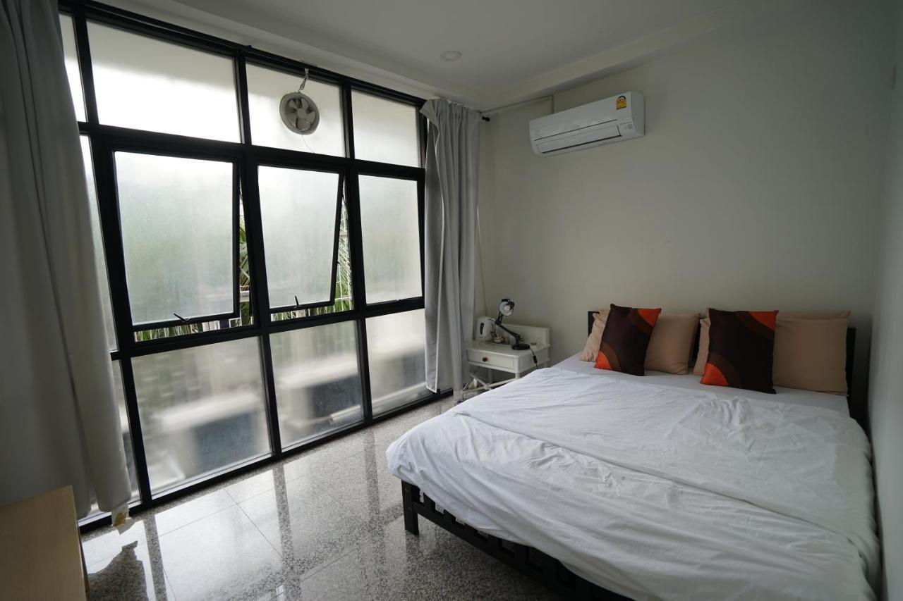 Rabbitat Hostel Bangkok Bagian luar foto
