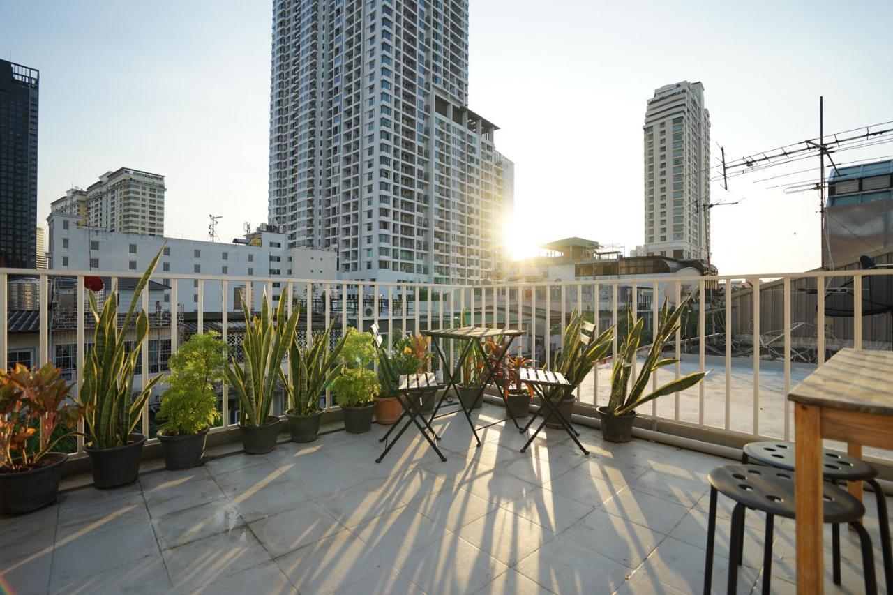 Rabbitat Hostel Bangkok Bagian luar foto