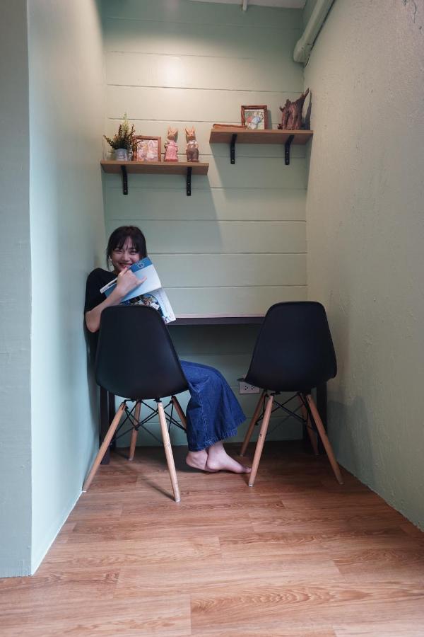 Rabbitat Hostel Bangkok Bagian luar foto