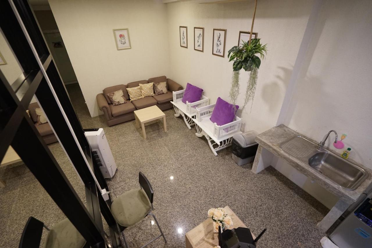 Rabbitat Hostel Bangkok Bagian luar foto