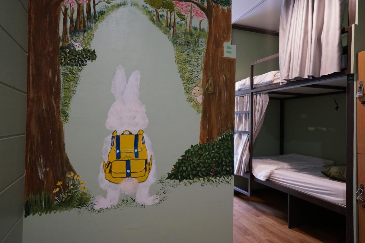 Rabbitat Hostel Bangkok Bagian luar foto