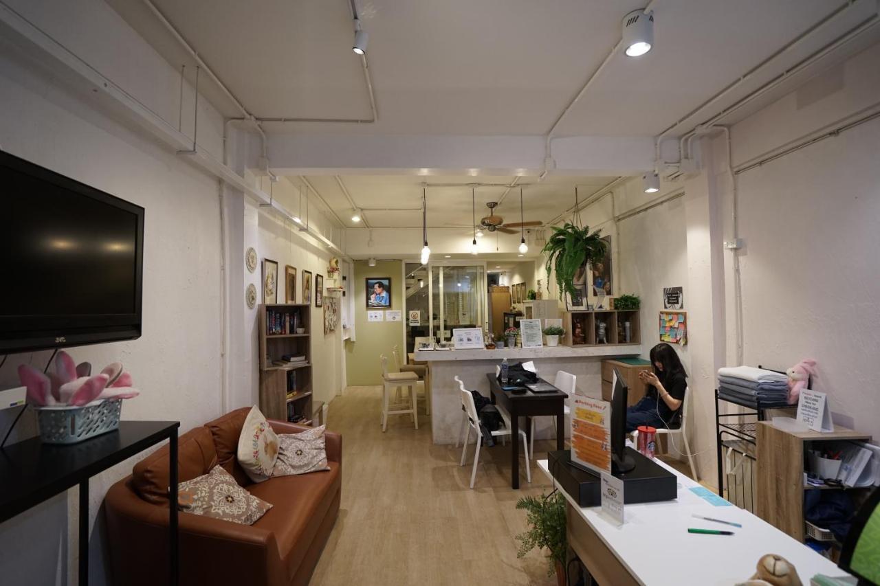 Rabbitat Hostel Bangkok Bagian luar foto