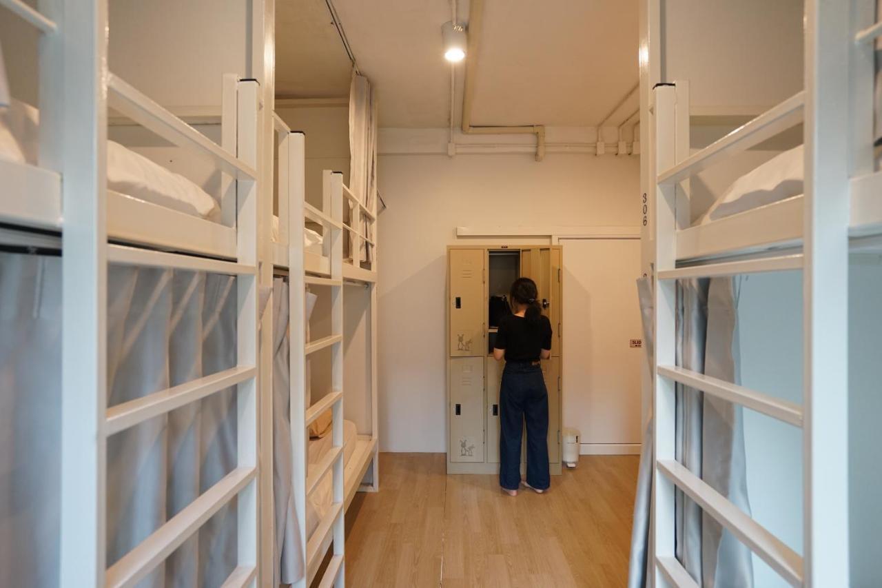 Rabbitat Hostel Bangkok Bagian luar foto
