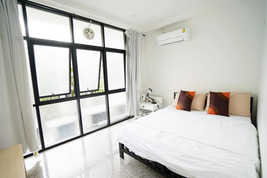 Rabbitat Hostel Bangkok Bagian luar foto